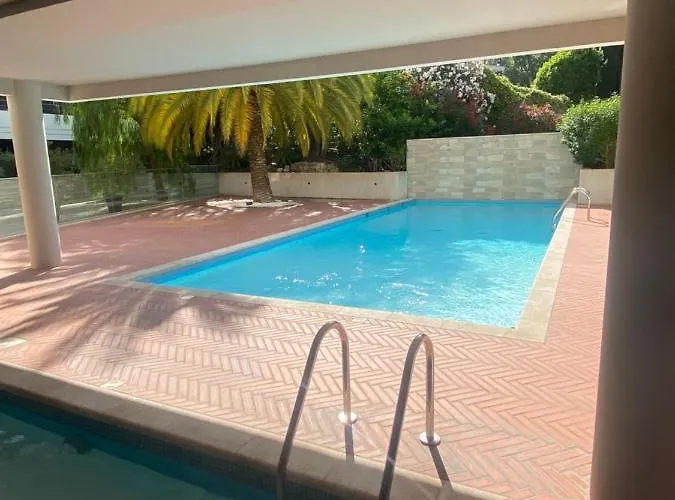 2 Pieces Avec Terrasse Et Piscine Cannes Croisette